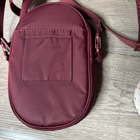 Like new crossbody - Picture 3 of 4